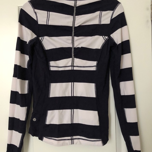 Lululemon long sleeve shirt - Picture 3 of 6